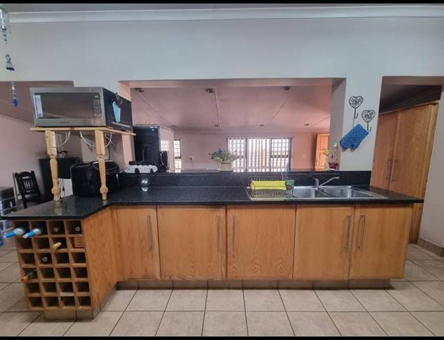 3 BEDROOM HOUSE FOR SALE IN FLORENTIA